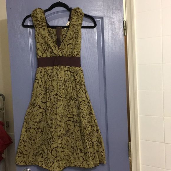 Dresses & Skirts - 💜 NWOT Cute dress. Fits S/M.